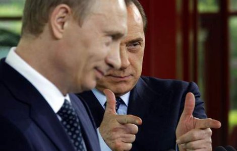 Berlusconi il lauda pe Putin