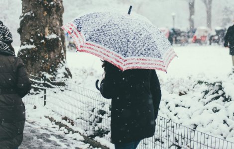 Cod GALBEN de ninsori si viscol in 24 de judete, pana miercuri dimineata. Cum va fi vremea in Capitala