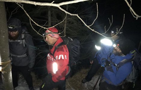 Doi turisti francezi care s-au ratacit pe munte in timp ce coborau de la Cabana Cozia, salvati dupa 11 ore