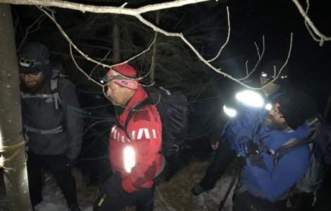 Doi turisti francezi care s-au ratacit pe munte in timp ce coborau de la Cabana Cozia, salvati dupa 11 ore