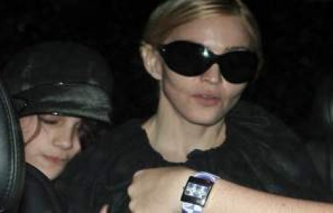 Madonna se gandeste sa mai adopte un copil din Malawi