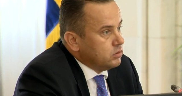 USR: Liviu Pop vrea sa treaca Legea Manualului, declarata neconstitutionala, profitand de atentia pe Legea Bugetului