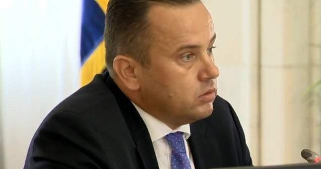 USR: Liviu Pop vrea sa treaca Legea Manualului, declarata neconstitutionala, profitand de atentia pe Legea Bugetului