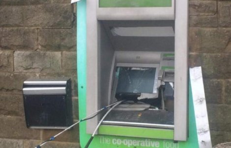 Doi romani, arestati dupa ce au aruncat in aer un bancomat la Londra