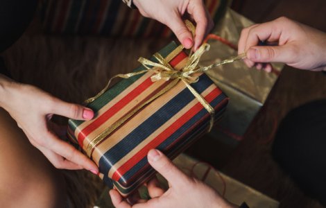 Cadouri de Ziua Indragostitilor pentru el: gadgeturi la reducere