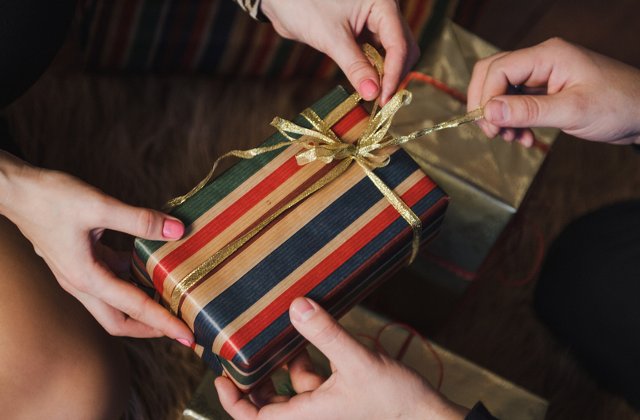 Cadouri de Ziua Indragostitilor pentru el: gadgeturi la reducere