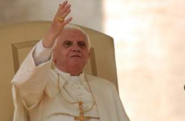 Papa Benedict al XVI-lea: 'Folosirea prezervativului agraveaza problema SIDA in lume'