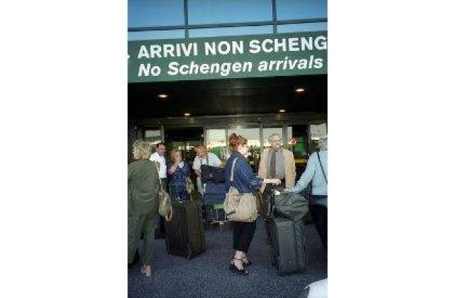 Reforma Schengen: Avertismentele lui Sarkozy vizeaza Romania