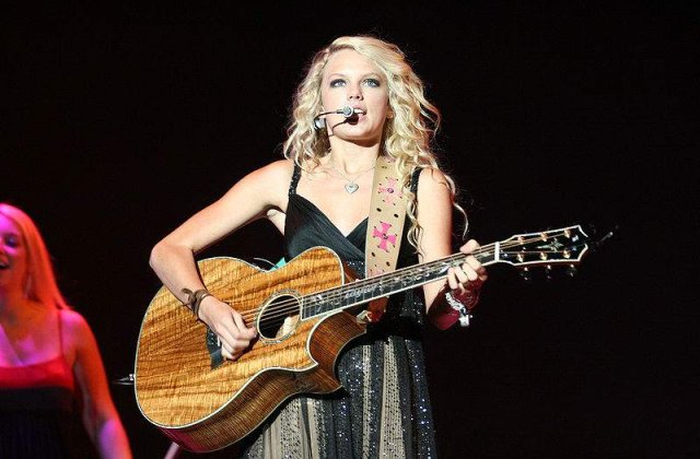 Taylor Swift, mai profitabila decat Lady Gaga, Adele si U2