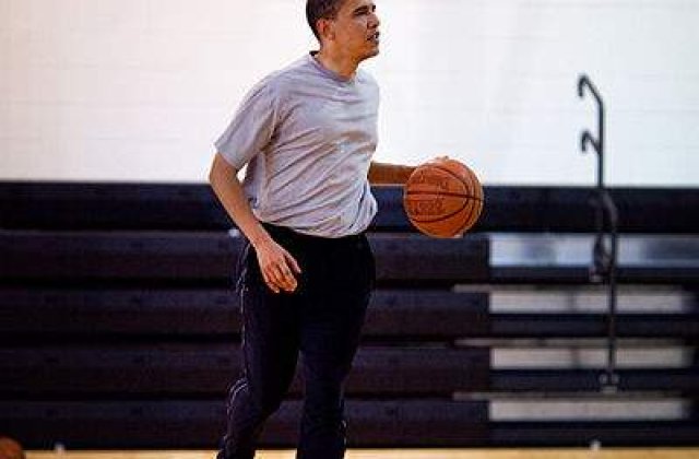 Barack Obama il invita pe David Cameron la un meci de baschet