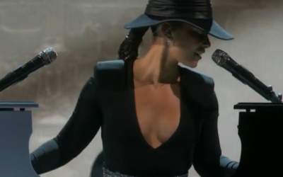 Alicia Keys a cantat la doua...