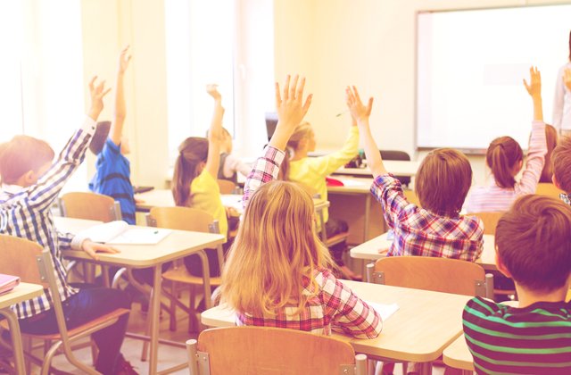 Profesoara de 34 de ani din Alba, retinuta dupa ce a intretinut relatii sexuale cu un elev de 14 ani