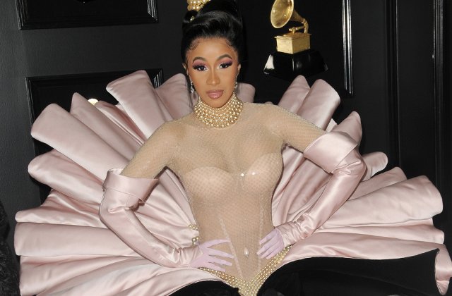 15+ tinute extravagante ale vedetelor care au atras deja atentia pe covorul rosu in 2019