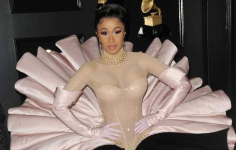  Top  15+ tinute extravagante ale vedetelor care au atras deja atentia pe covorul rosu in 2019