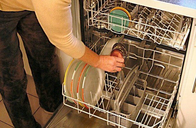 eMAG Crazy Days: reduceri mari la masinile de spalat vase