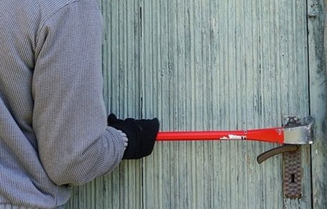 Ce a facut un tanar de 25 de ani dupa ce a furat 350 de lei dintr-o biserica