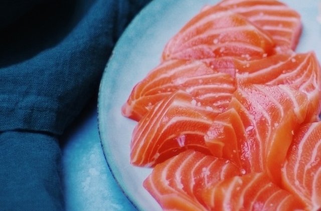 Controale ANSVSA, dupa depistarea bacteriei Listeria in mai multe loturi de file de somon afumat