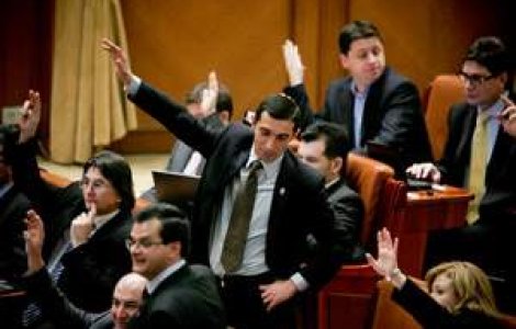 Politizarea functiilor publice a fost legalizata