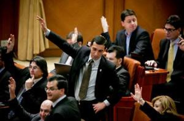 Politizarea functiilor publice a fost legalizata