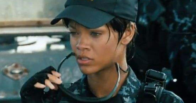 Video  Rihanna zice "bum" in noul trailer Battleship