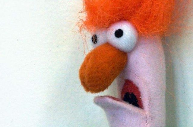 [VIDEO] Courtney Love acuza papusile Muppets de "viol"