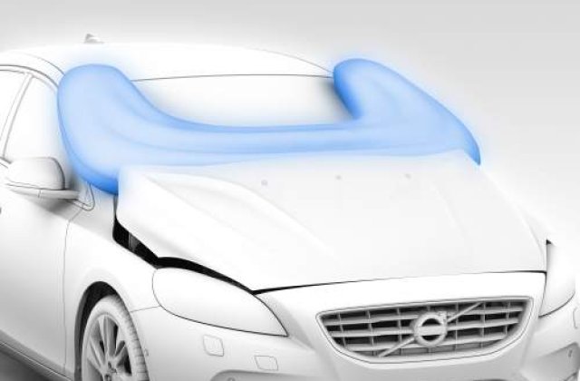 Volvo introduce airbag-ul pentru pietoni