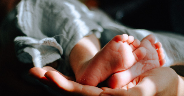 O femeie a adus pe lume un baietel la bordul unui avion