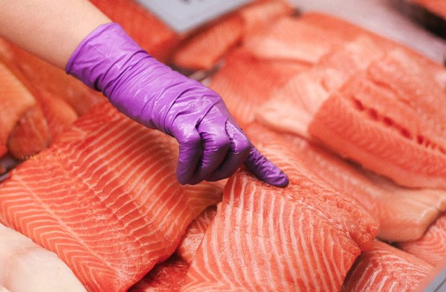 Bacteria Listeria: cum se manifesta si care sunt alimentele de pe care se poate lua