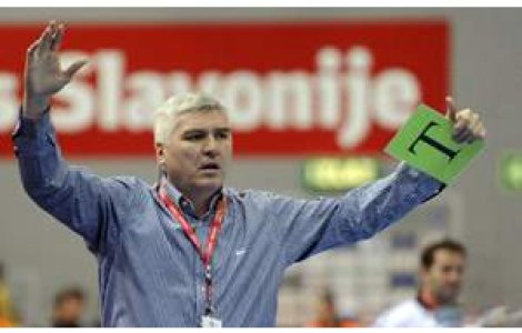 'Folcloriste' la pachet in mita din handbal