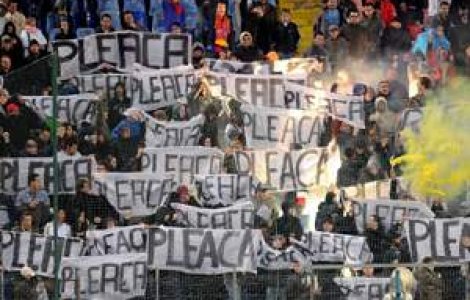 Suporterii stelisti: Nu contestam echipa, il contestam pe Becali!