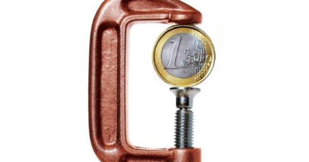 Cursul valutar, tot mai aproape de maximul istoric din 2010