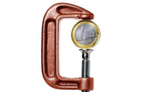 Cursul valutar, tot mai aproape de maximul istoric din 2010