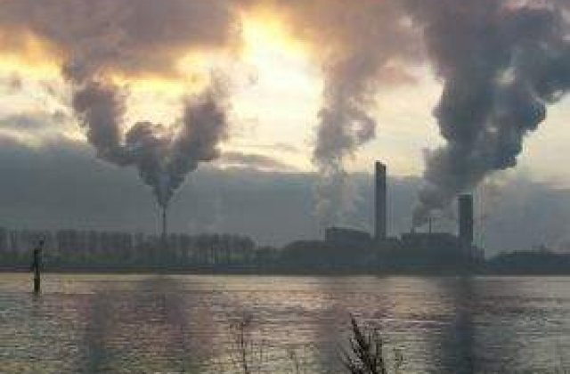 Sambata cu smog la Beijing: Sute de zboruri anulate din cauza poluarii