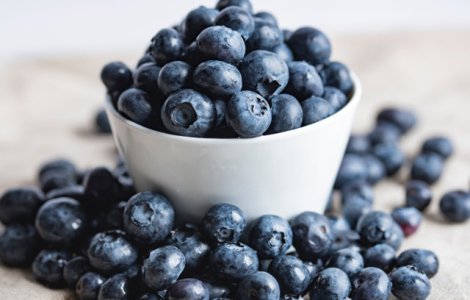 O portie substantiala de afine zilnic poate contribui la imbunatatirea tensiunii arteriale