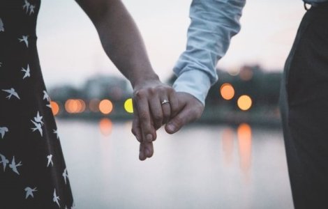 42% dintre romani considera ca distanta nu este o piedica in mentinerea unei relatii