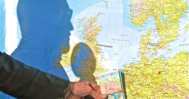 Prima tara care a introdus bancnotele ar putea sa renunte la ele