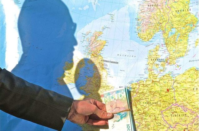 Prima tara care a introdus bancnotele ar putea sa renunte la ele