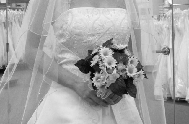 Record la Bucuresti? Rochia cu cea mai lunga trena din lume