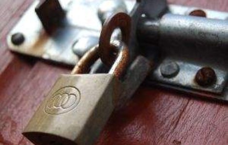 Lindsay Lohan se incuie in casa pana ii vin mintile la cap