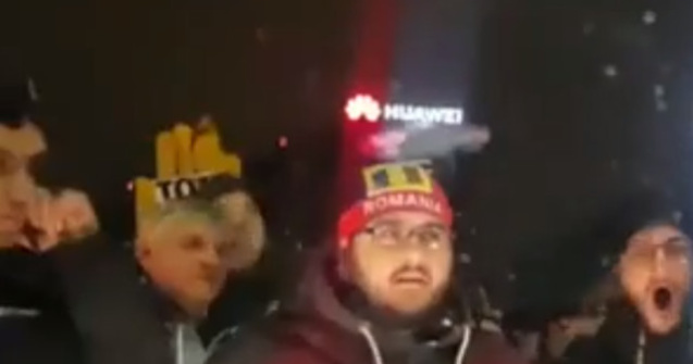 Interventie a jandarmilor dupa ce unii protestatari din Piata Victoriei au bruscat o echipa de jurnalisti ai postului Antena 3