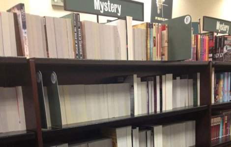  Top  Vanzatori cu simtul umorului dezvoltat: 10 imagini neasteptat de amuzante din librarii
