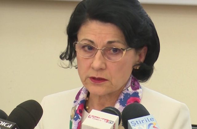 Profesorii membri ai Federatiei "Spiru Haret" vor purta banderole tricolore, in semn de protest fata de situatia din educatie