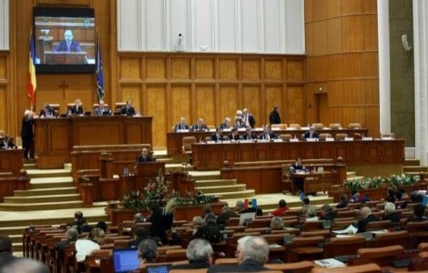 Votul prin ridicarea de maini, inlocuit cu votul electronic