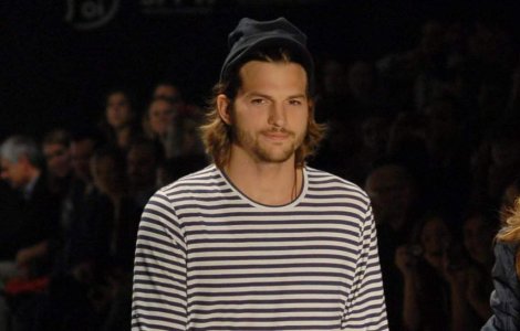 Ashton Kutcher s-a facut turist spatial