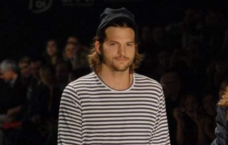 Ashton Kutcher s-a facut turist spatial