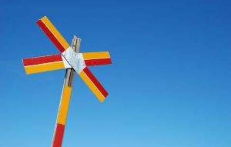 Iasi: Trei morti si un ranit grav dupa ce o masina a fost lovita de un tren