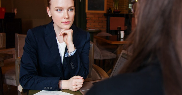 Studiu: Femeile care lucreaza ore suplimentare au un risc mai mare de a suferi de depresie