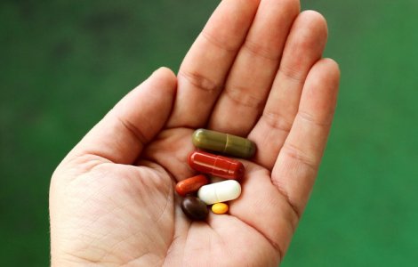 Expertii atrag atentia ca pacientii iau antibiotice pe perioade prea lungi de timp pentru infectii comune