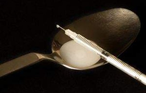 Doua doze de heroina pe zi, gratis