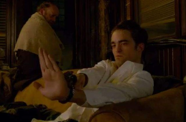[VIDEO] Robert Pattinson se dezbraca pentru filmul Cosmopolis